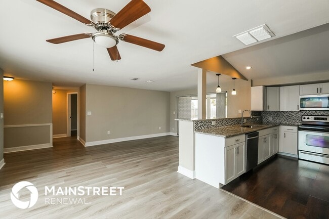 Building Photo - 3452 Brookfield Dr