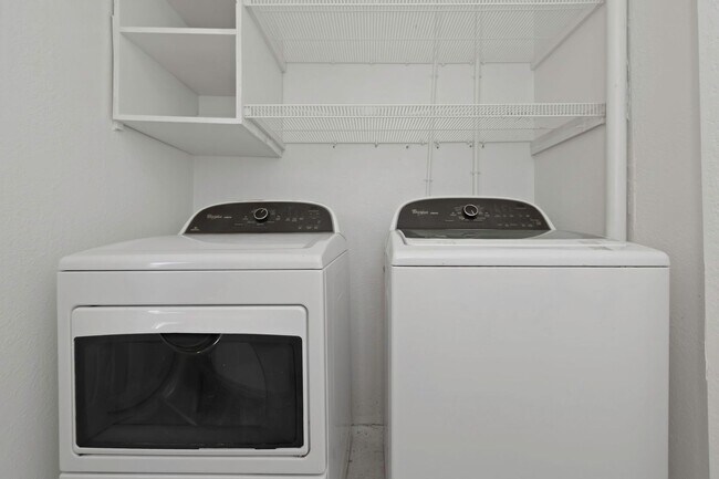 Foto del edificio - 5148 Tampa Bay Growth Fund 2 LLC