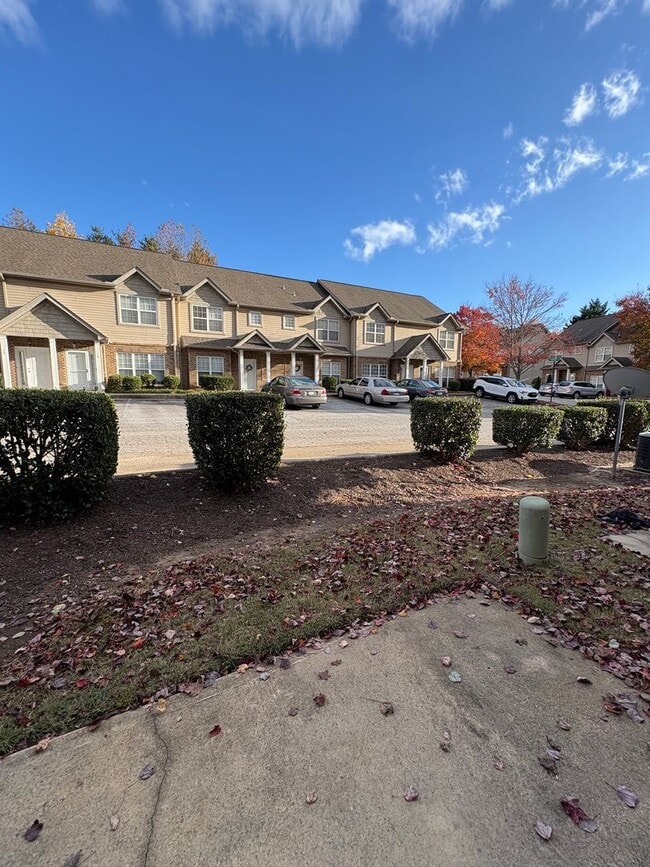 Photo - Cute 2 Bedroom Townhouse Near Furman and C...