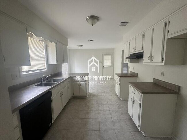 Foto del edificio - 2322 Bartlett Oaks Dr