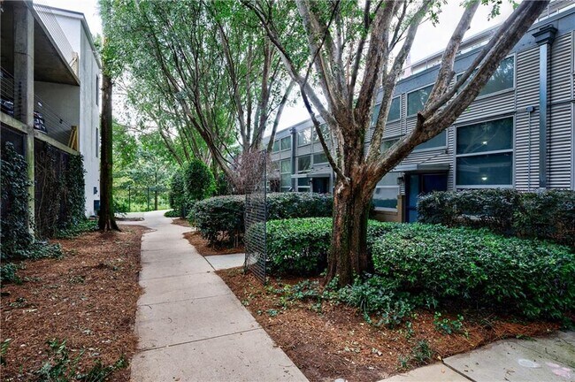 Building Photo - 400 Village Pkwy