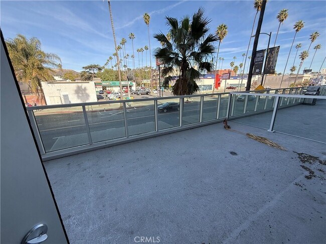 Building Photo - 5750 Hollywood Blvd