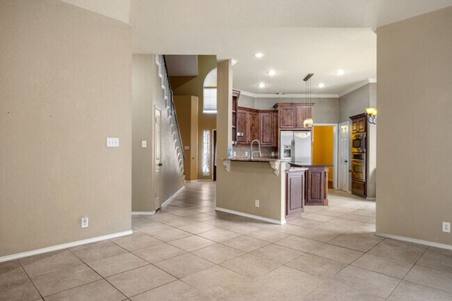 Foto del edificio - 4 Bedroom, 3 bathroom in Northwest Gated C...