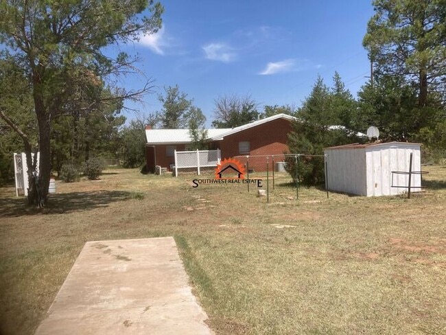Building Photo - Lovely 3 bedroom home.