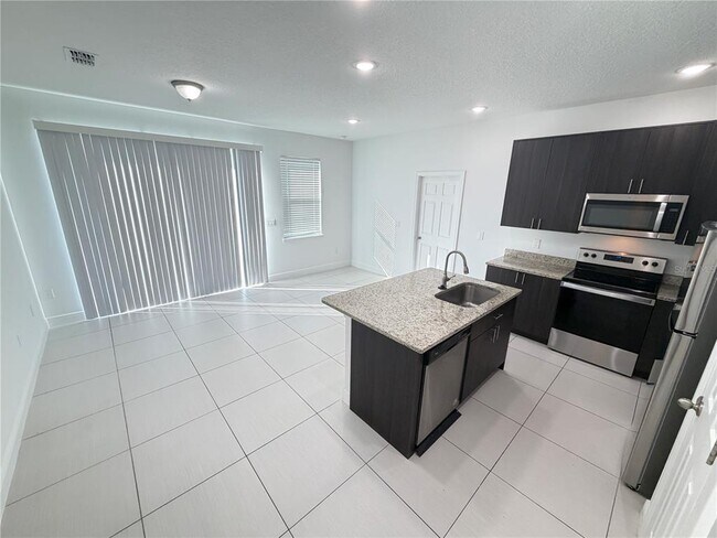 Building Photo - 2481 San Filippo Dr SE