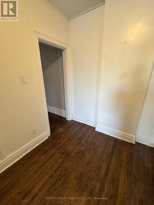 Building Photo - 678 Huron St