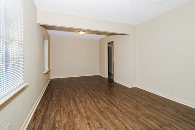 Building Photo - 1518 Lenore St