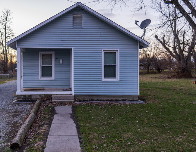 Building Photo - 908 S Main St