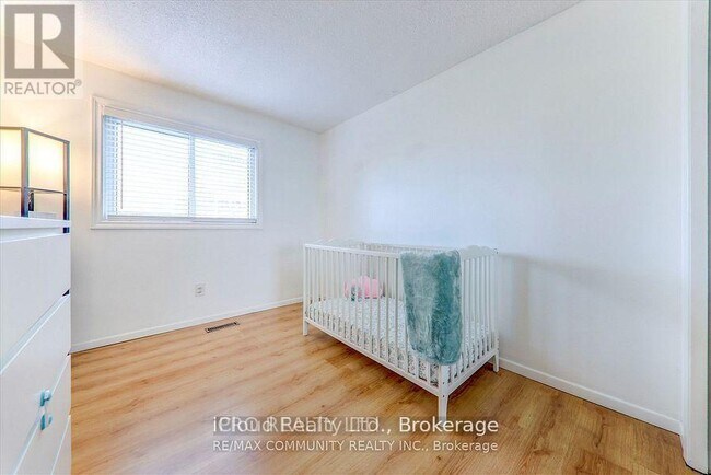 Building Photo - 561 Childs Dr