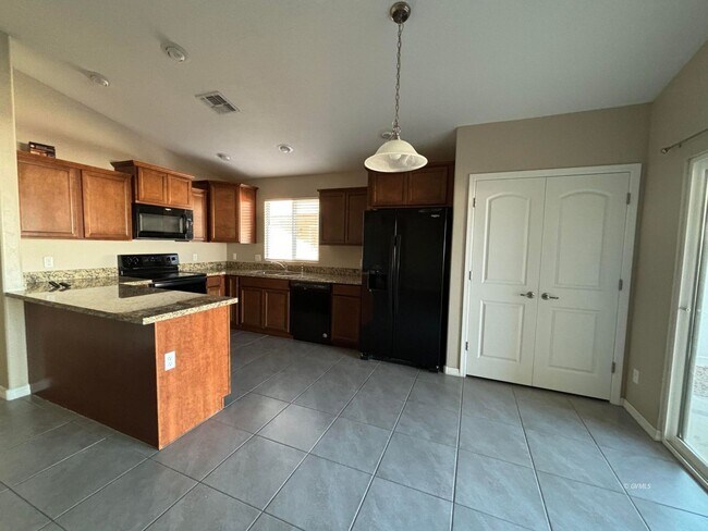 Building Photo - 1025 Gila Dr