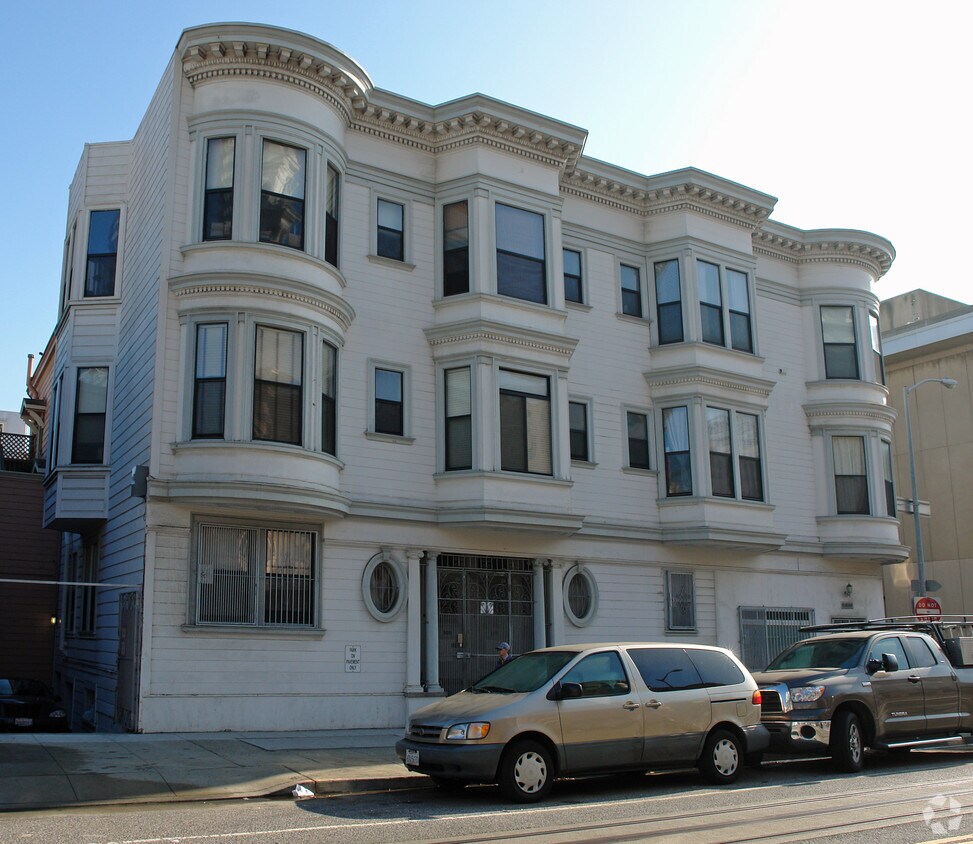 Building Photo - 894 Broadway St