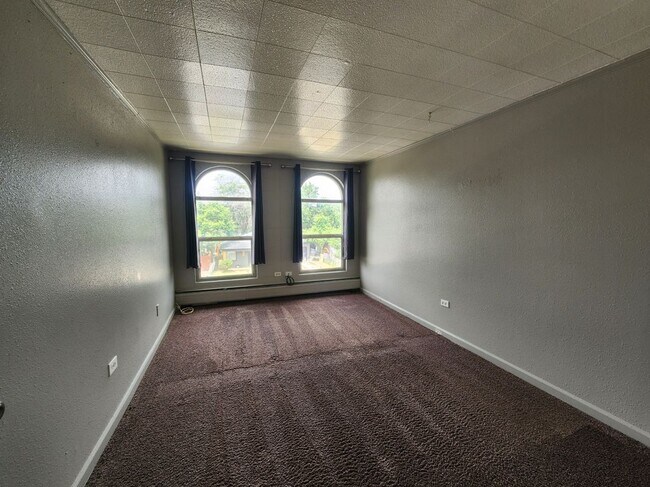 Foto del edificio - 1600 Clinton St