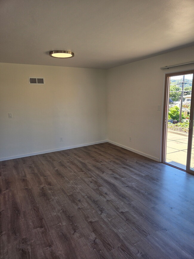 Building Photo - 282 Luneta Dr