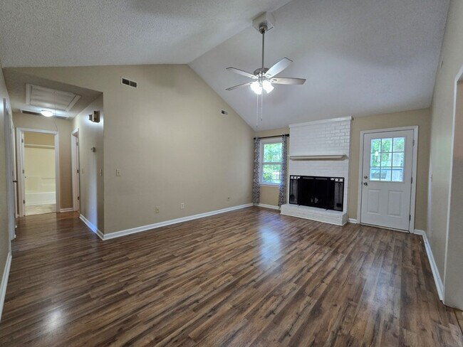 Foto del edificio - 1520 Crowndale Dr