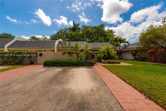 Foto del edificio - 8122 SW 83rd St
