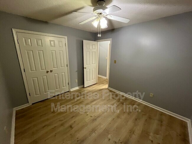 Foto del edificio - 6986 Parkbrook Ln