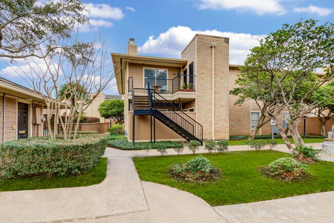 Foto del edificio - 704 Bering Dr