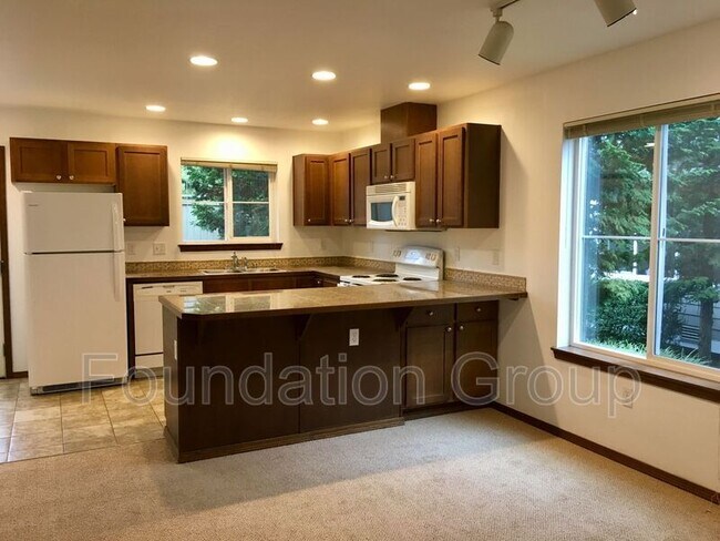 Foto del edificio - 12545 Roosevelt Way NE
