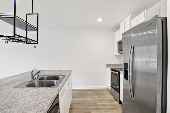 Foto del edificio - Beautiful 2023 Build Home, available now f...