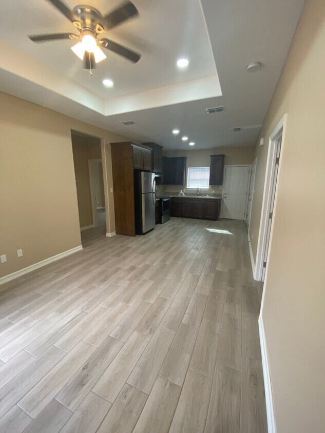 Foto principal - 1100 W La Pointe Ave