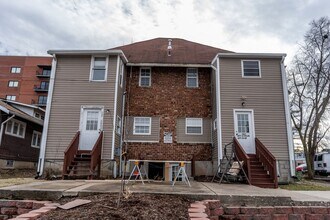 Building Photo - 1107 E Walnut St