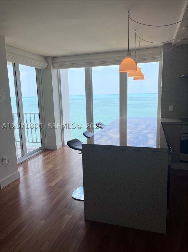 Building Photo - 881 Ocean Dr