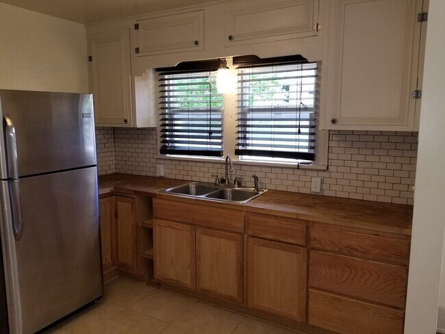 Foto del edificio - 1212 E 19th St