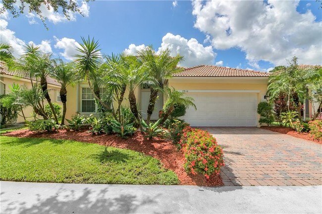 Building Photo - 2610 SE Stonebriar Way