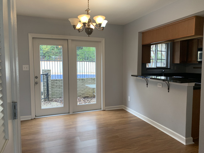 Dining room - 6940 Roswell Rd