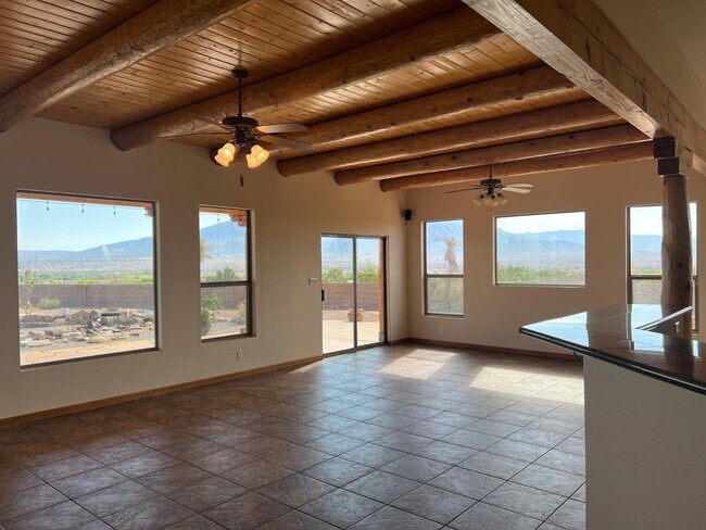 Foto del edificio - 2453 Tyler Loop NE