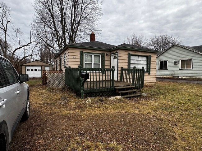 Building Photo - 2 Bed 1 Bath Home In Pontiac