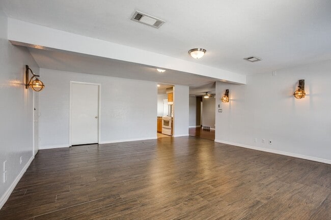 Building Photo - Single Story House in Garland w/ Great Yar...