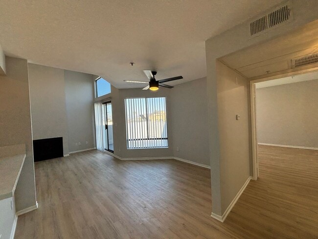 Interior Photo - 315 South Virgil Ave