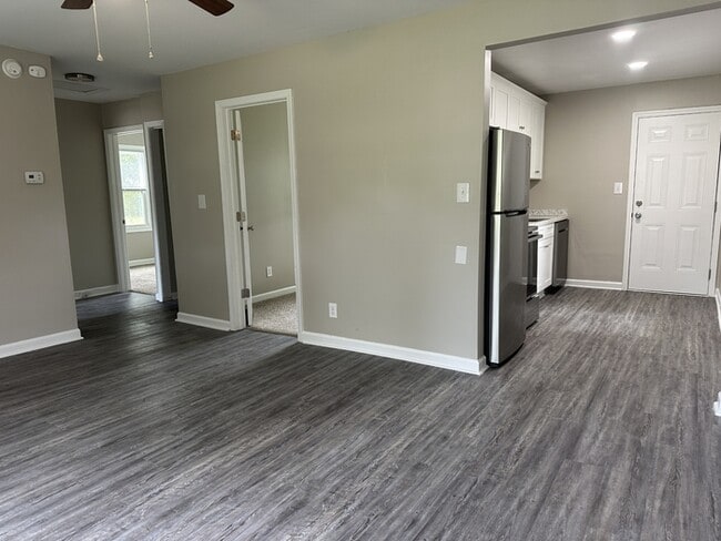 Building Photo - Newly Renovated Ranch in the Graham Height...