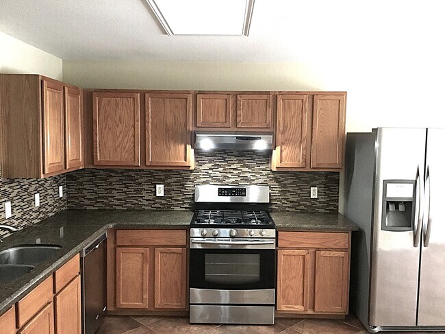 Foto del edificio - 216 Fall Creek Dr