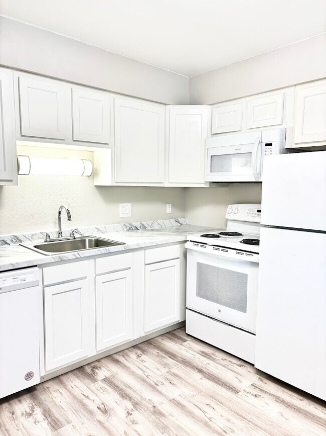 2 habitaciones, 2 baños - Cocina - Bear Valley Village Apartments