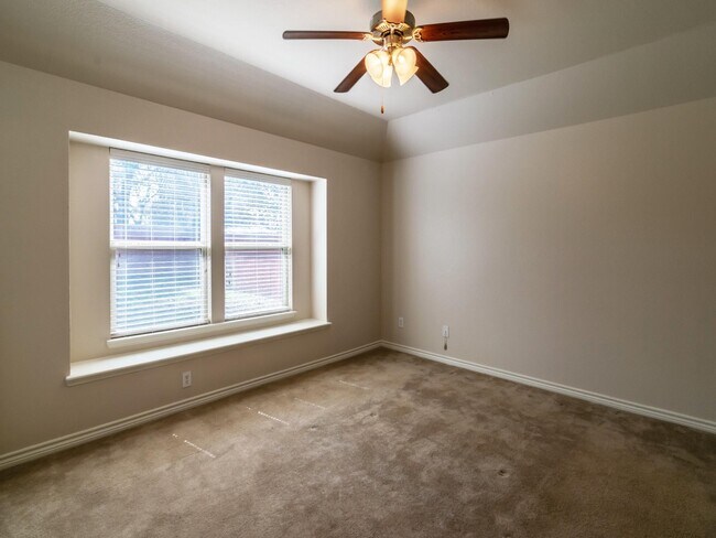 Master Bedroom - 472 Northbrook Ave