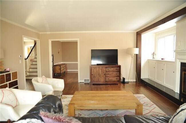 Foto del edificio - 129 Fox Hill Dr