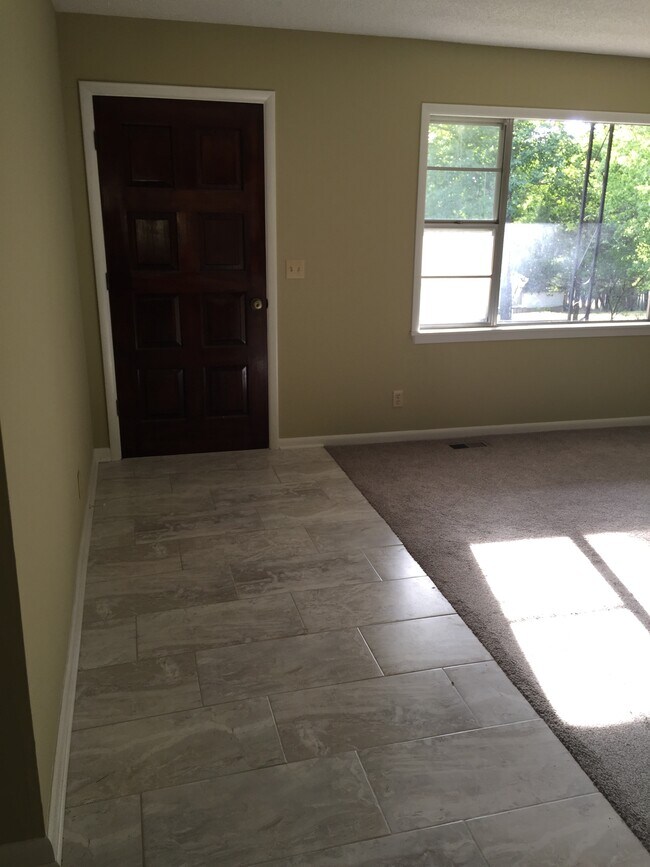 Building Photo - 64 S Redbud Ave