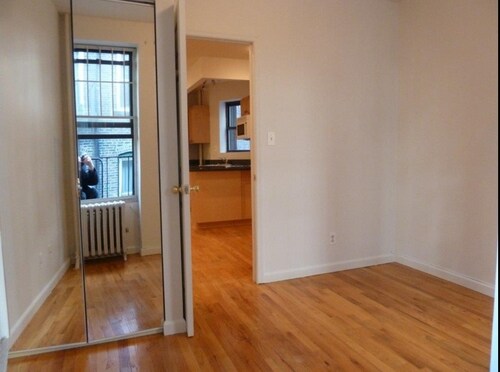 Primary Photo - 146 Clinton St