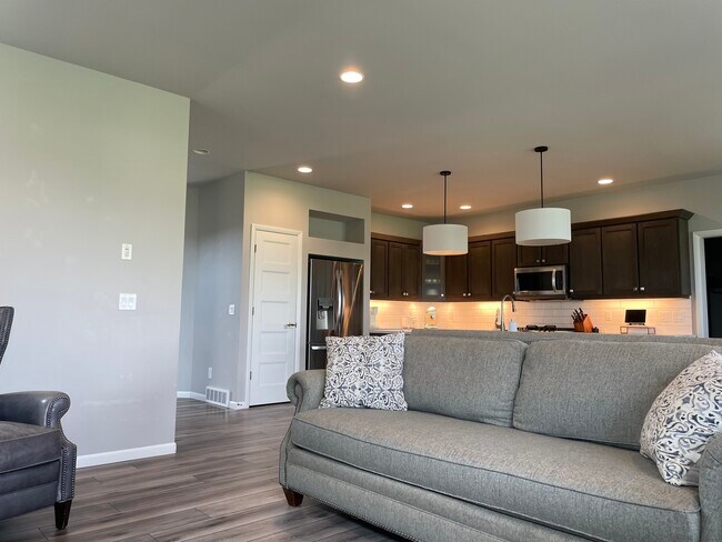 Building Photo - 708 Gingergrass Way