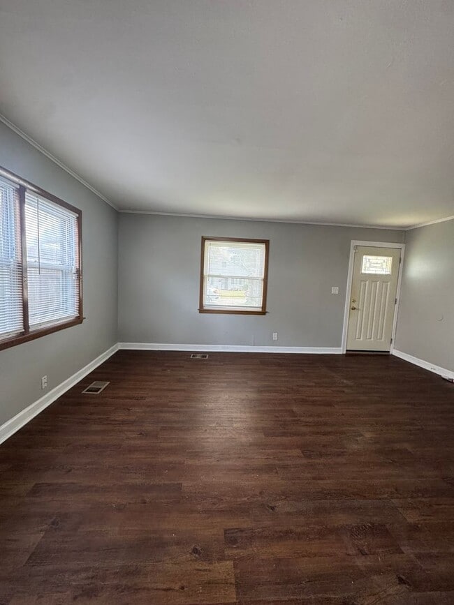 Building Photo - Two bedroom Ranch Style home in Lansing, I...