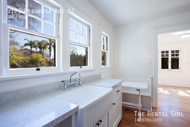 Building Photo - 5123 Hermosa Ave
