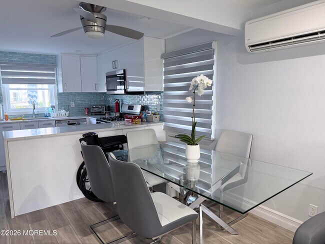 Foto del edificio - 18 Howland Ave