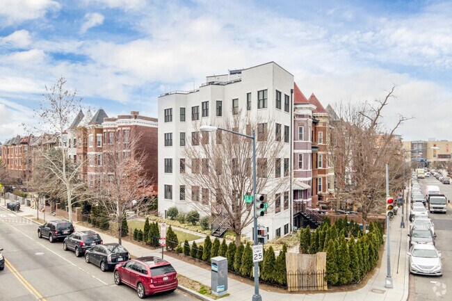 Building Photo - 1300 Park Rd NW