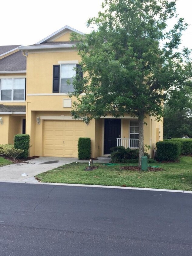 Foto principal - Inviting 2 story 3 bd 2.5 bath townhouse l...