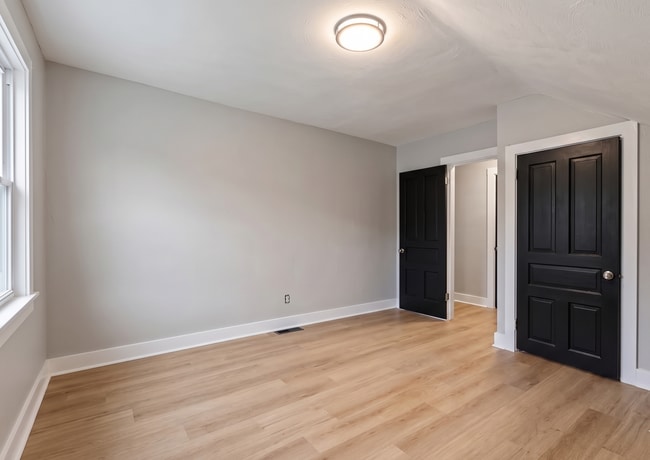 Building Photo - 833 Stanton Ave