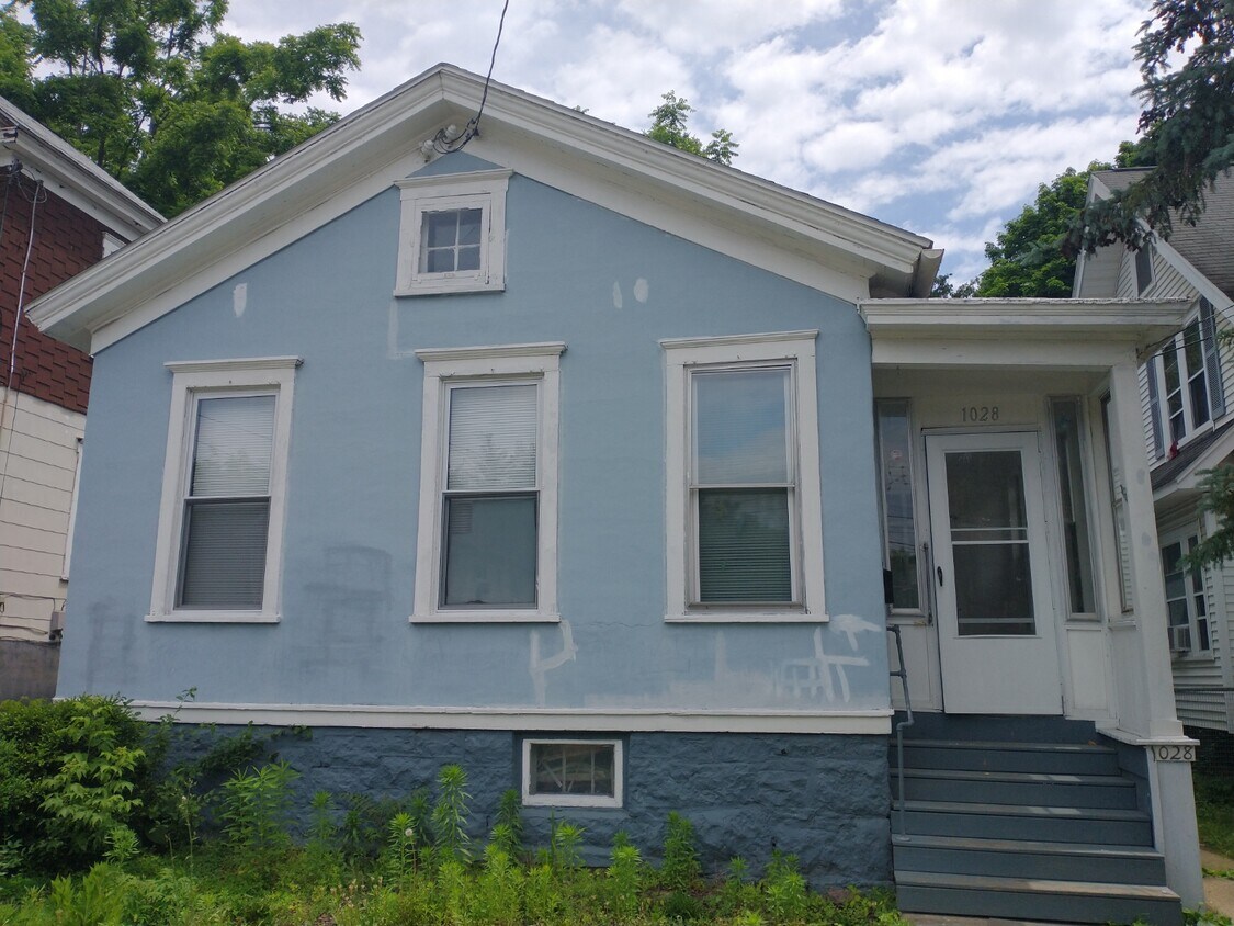 1028 Highland St, Syracuse, NY 13203 House Rental in Syracuse, NY