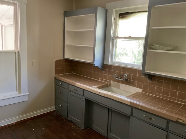 Building Photo - 1917 Mitchell Ave