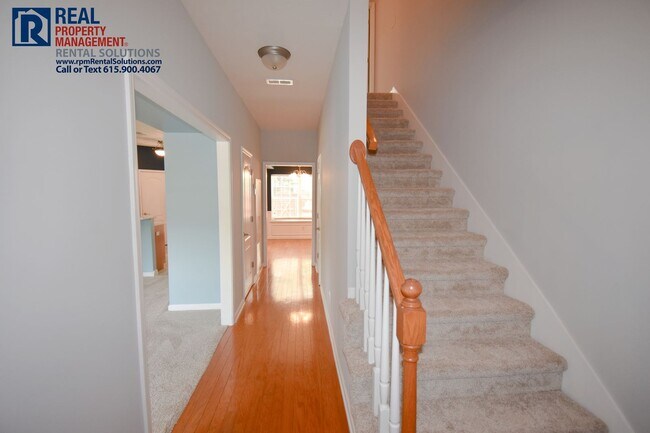 Building Photo - Lovely 2BR/2.5 BA Murfreesboro townhome close to I-24! Washer/dryer included!